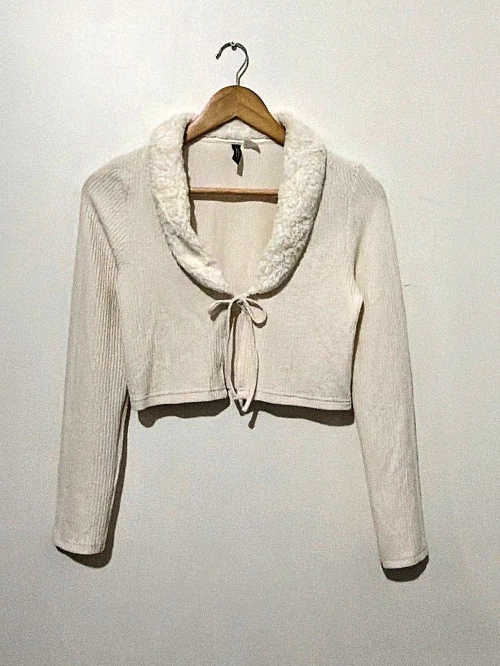 H&M Faux Fur Collar Tie-Front Jacket in Cream Size Medium